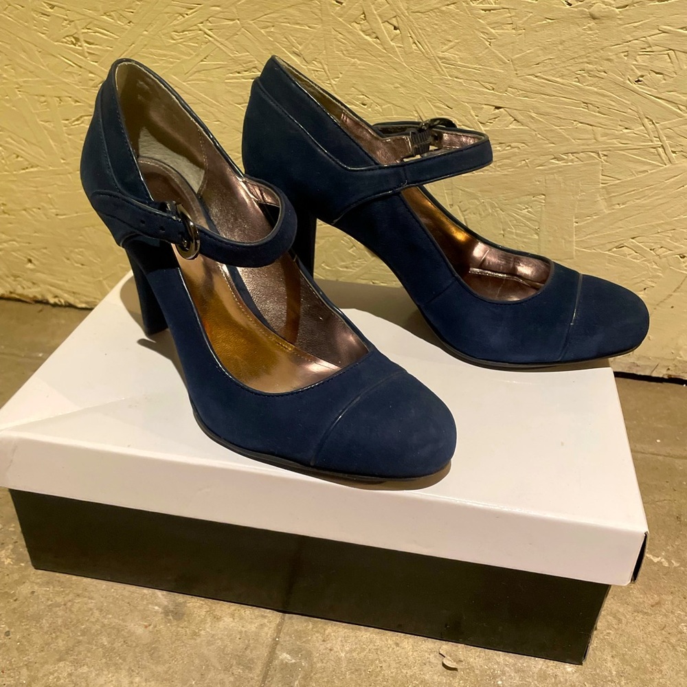 Alfani Laria Indigo blue suede Mary Jane pumps. Size 8M NIB